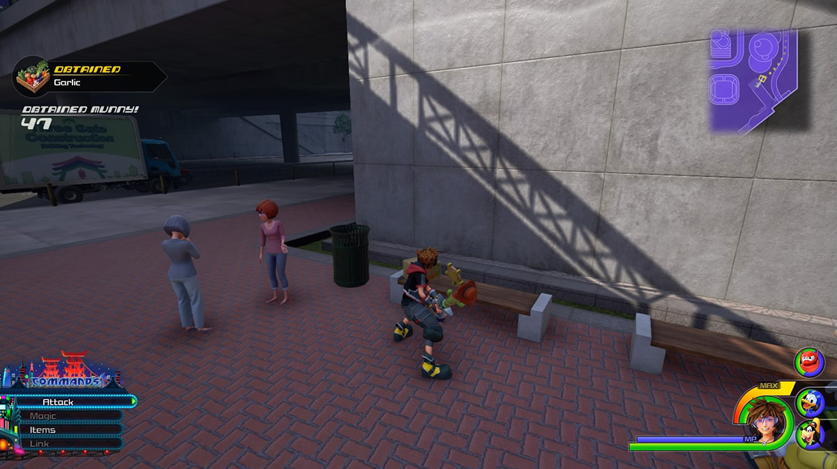 The vegetable box under the walkway to the east has Garlic / Kingdom Hearts 3